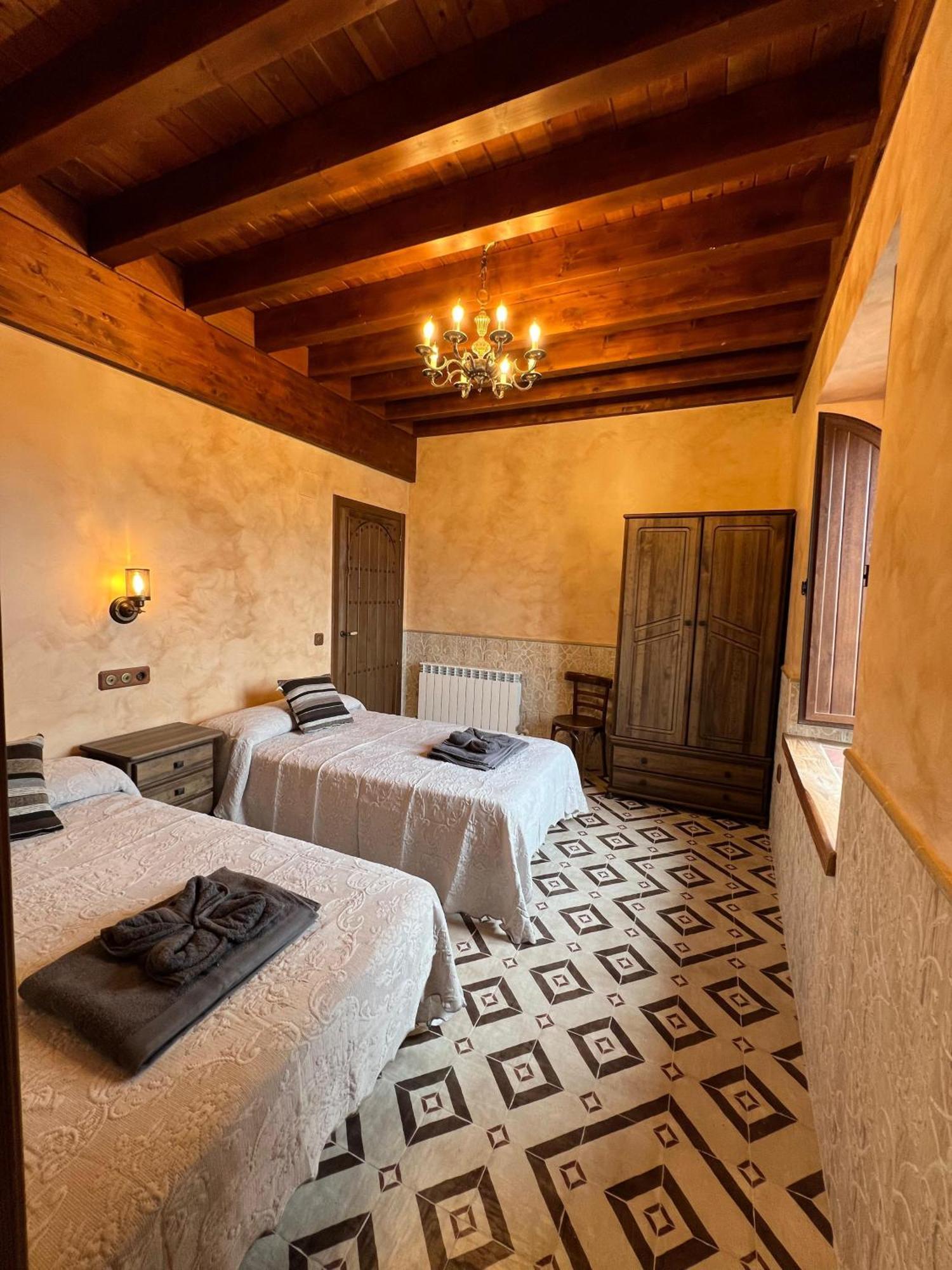 Casa Rural El Torreon Fontiveros ภายนอก รูปภาพ